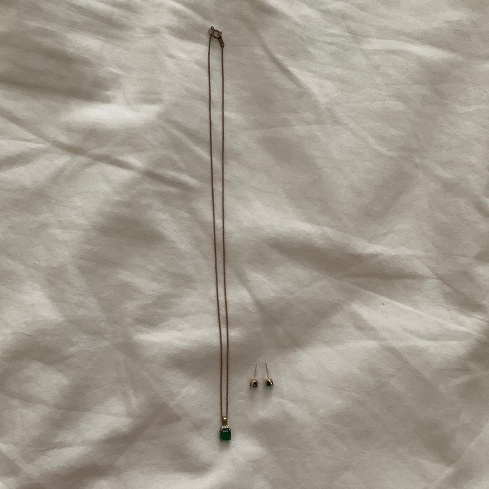 Gold PLATED Necklace W/ Emerald Green Pendant and Earrings
